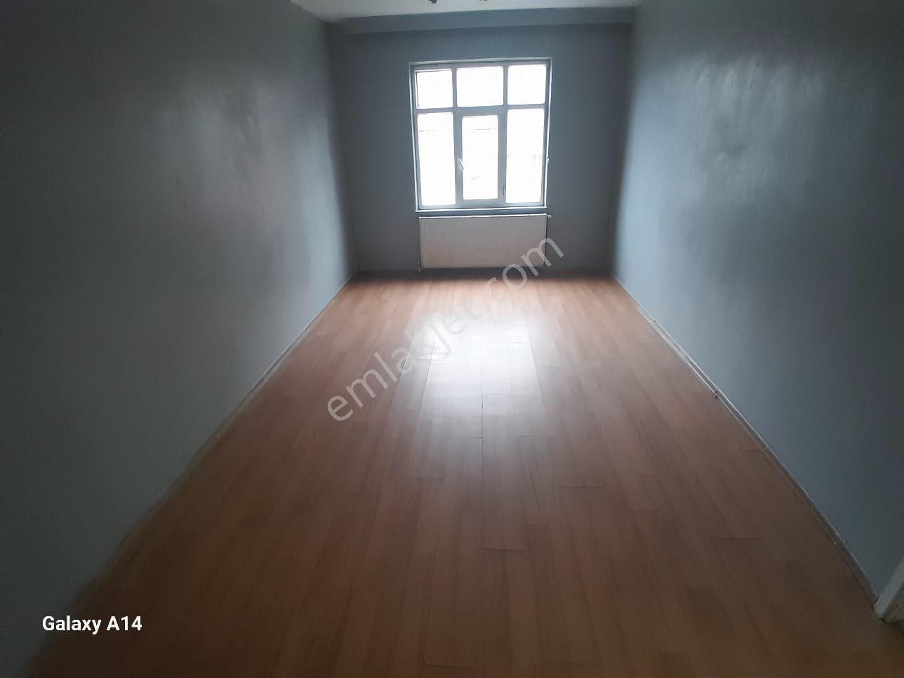 Eyüpsultan Akşemsettin Kiralık Daire Mst Emlak’tan Karadolap Çıkrık Sokakta Caddeye Yakın 2+1 Daire