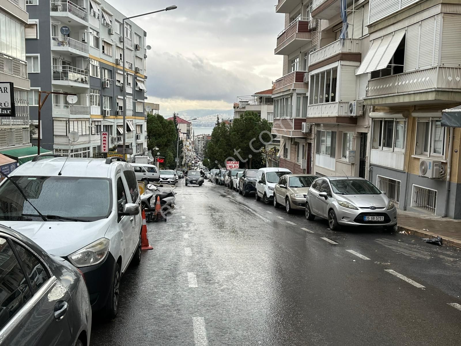 Karabağlar Arap Hasan Satılık Daire 3+1 3.kat Ara Kat Bakımlı Deniz Manzarası Metro Daire