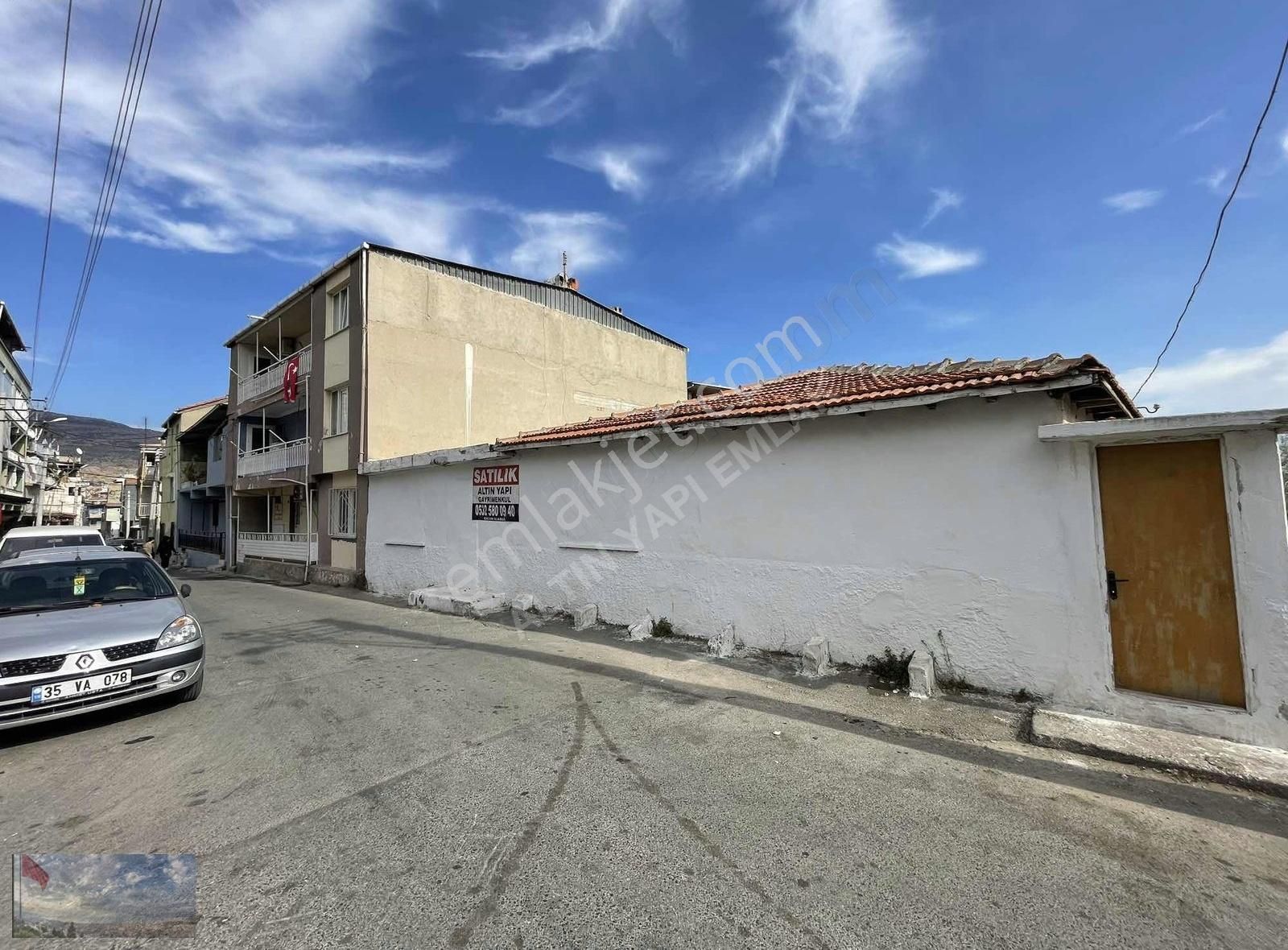 Satılık Müstakil İki Katlı Köşe Cepheli Ev - Görsel 3