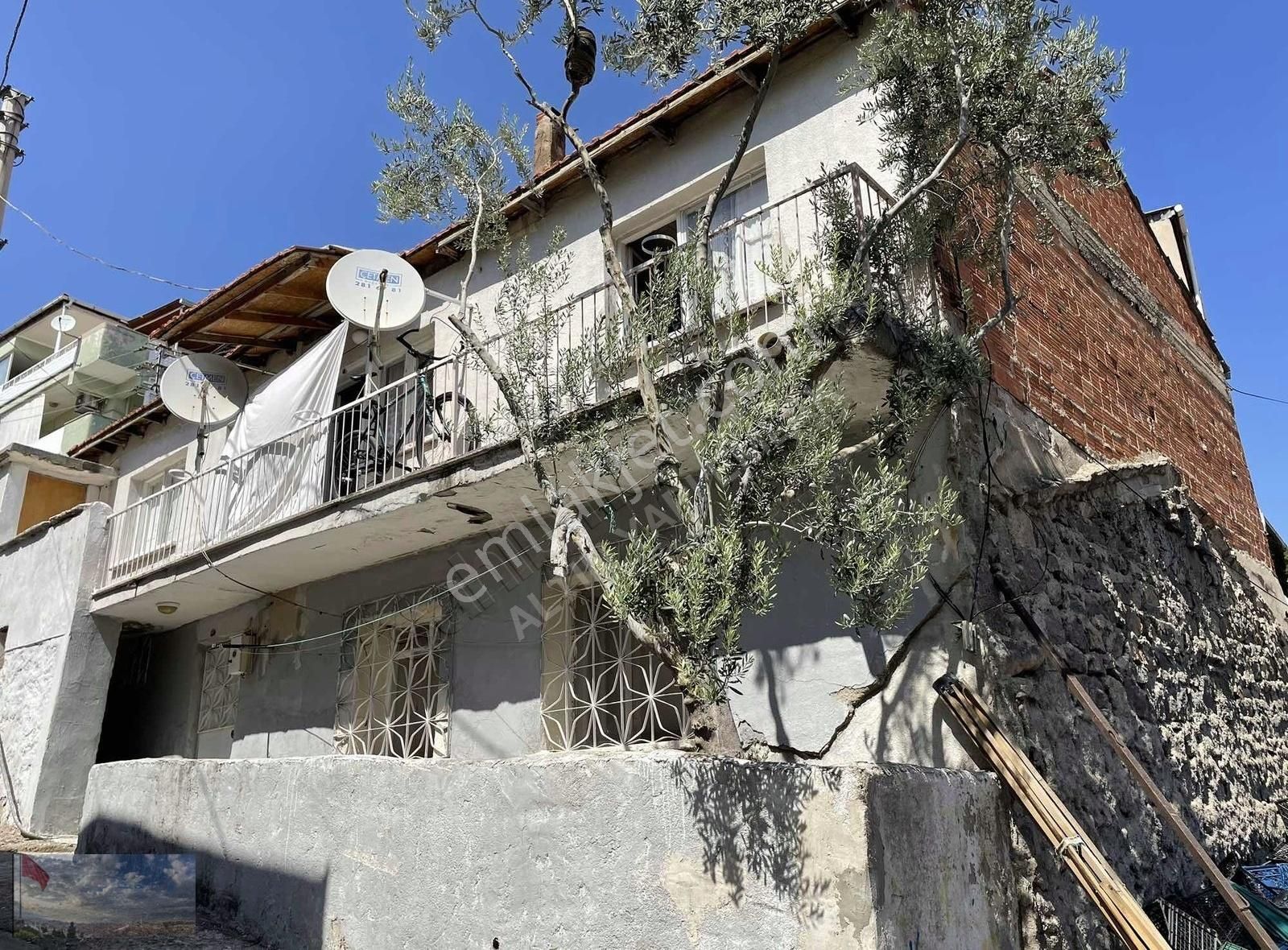 Satılık Müstakil İki Katlı Köşe Cepheli Ev - Görsel 9