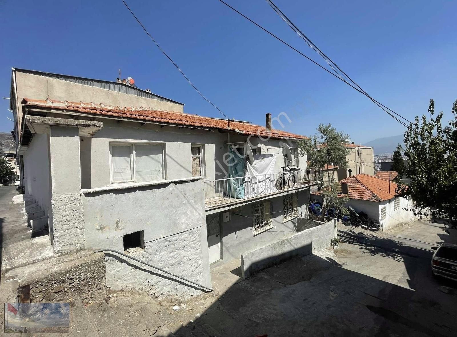 Satılık Müstakil İki Katlı Köşe Cepheli Ev - Görsel 11