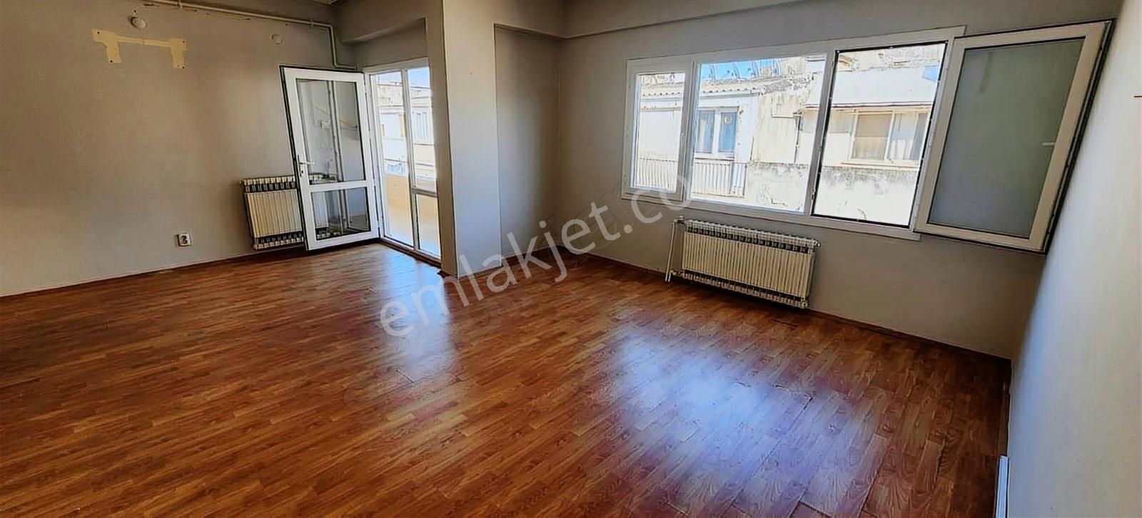 Karşıyaka Donanmacı Kiralık Daire Karşıyaka Donanmacı Mahallesinde Kiralık 3+1 Daire