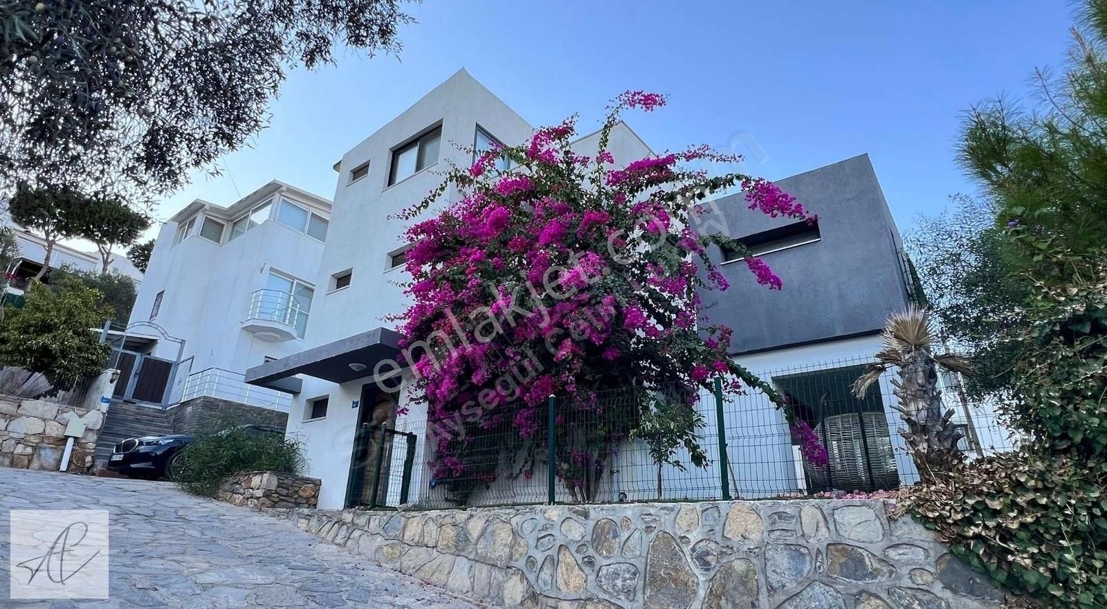 Bodrum Torba Satılık Villa Bodrum Torba'da Site İçerisinde Müstakil Villa