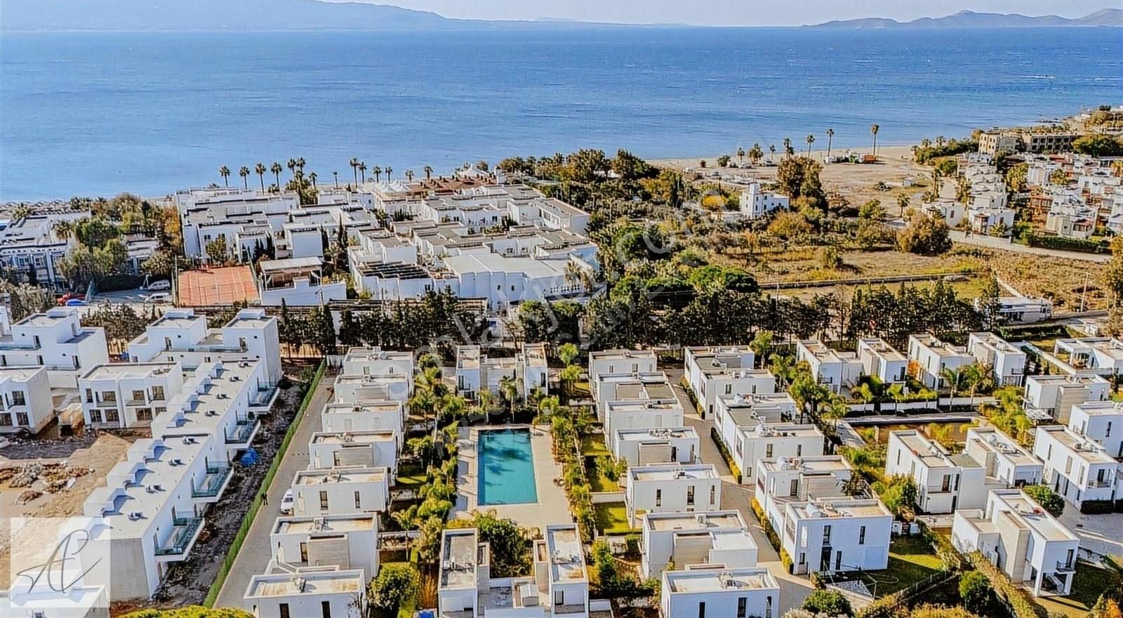 Bodrum Akyarlar Satılık Villa Bodrum Akyarlar'da Kum Plaja 230 Metre Mesafede İkiz Villa