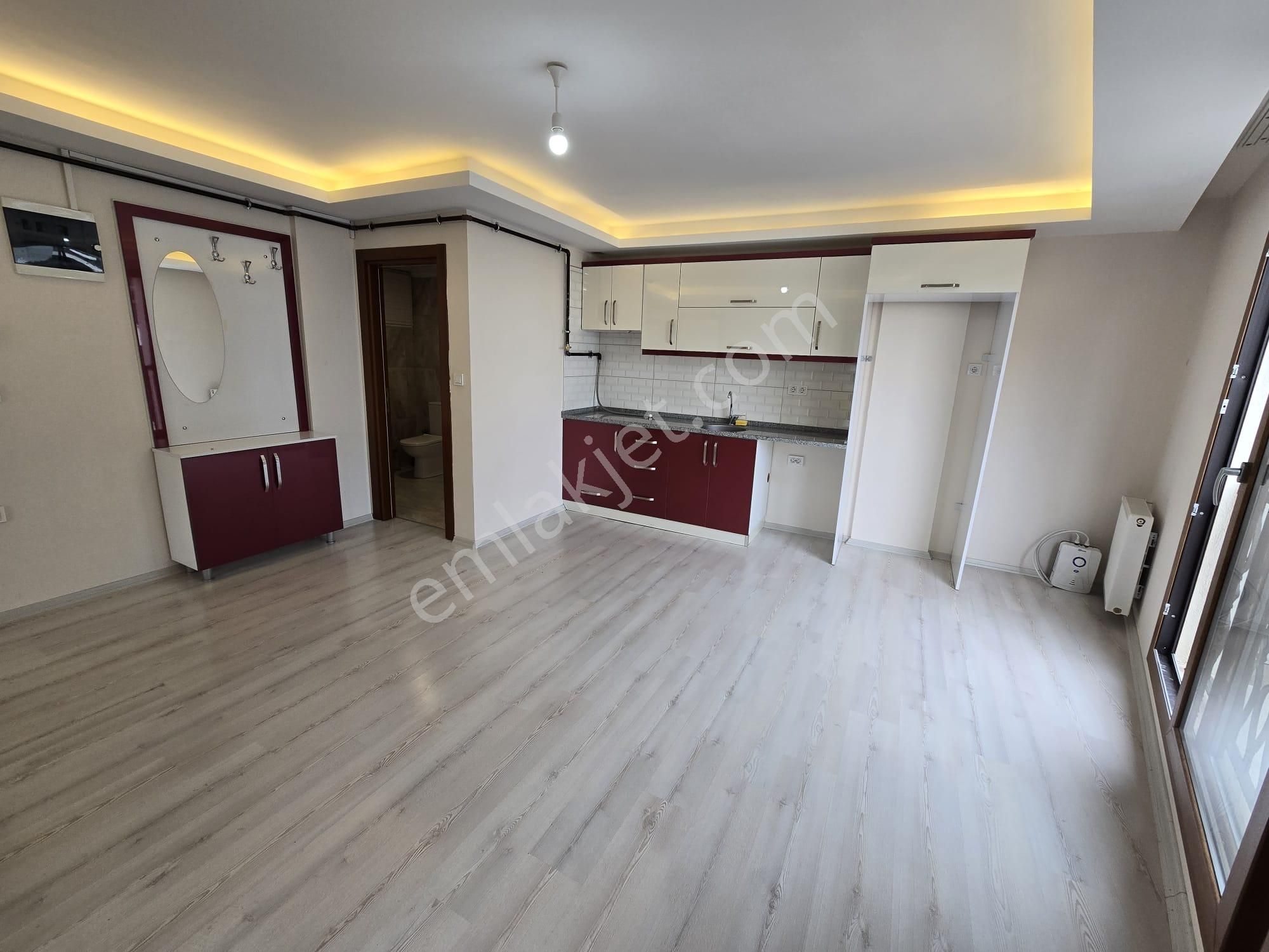 Balçova Eğitim Kiralık Daire Balçovada Yeni Binada Metro Yakını D.gazlı Arakat 1+1