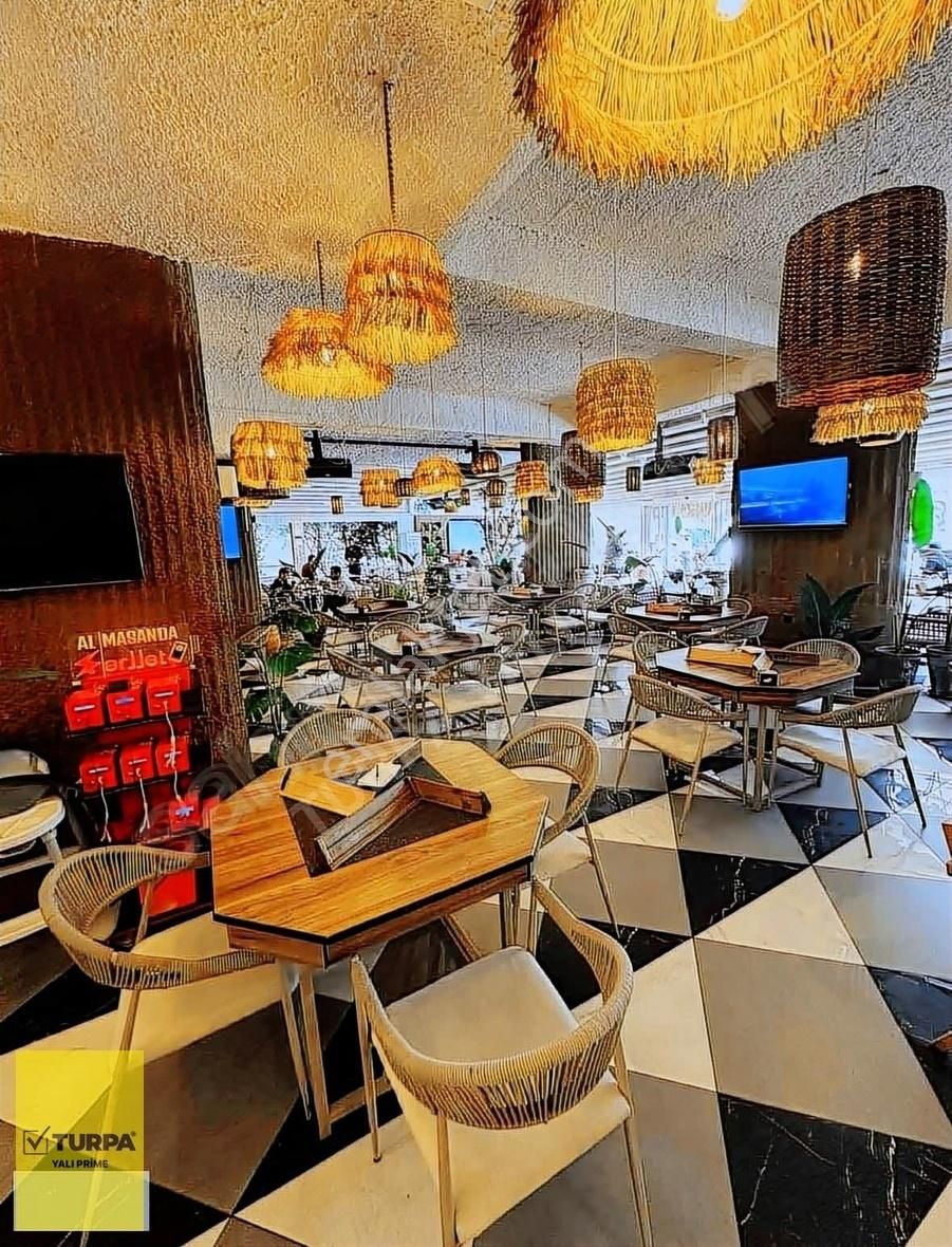 İzmir Gaziemir Satılık Kafe & Bar Cadde Üstü, Kurumsal Kiracılı, Mimarı Dekorlu Dükkan.