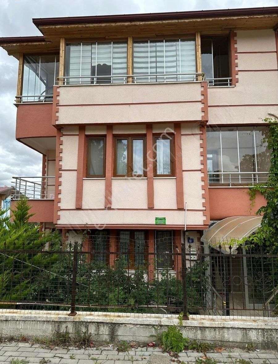 Pursaklar Saray Cumhuriyet Satılık Villa Çiğnitaş Emlak * Saray Da Tek Tapu İmarlı İskanlı 5+2 Villa