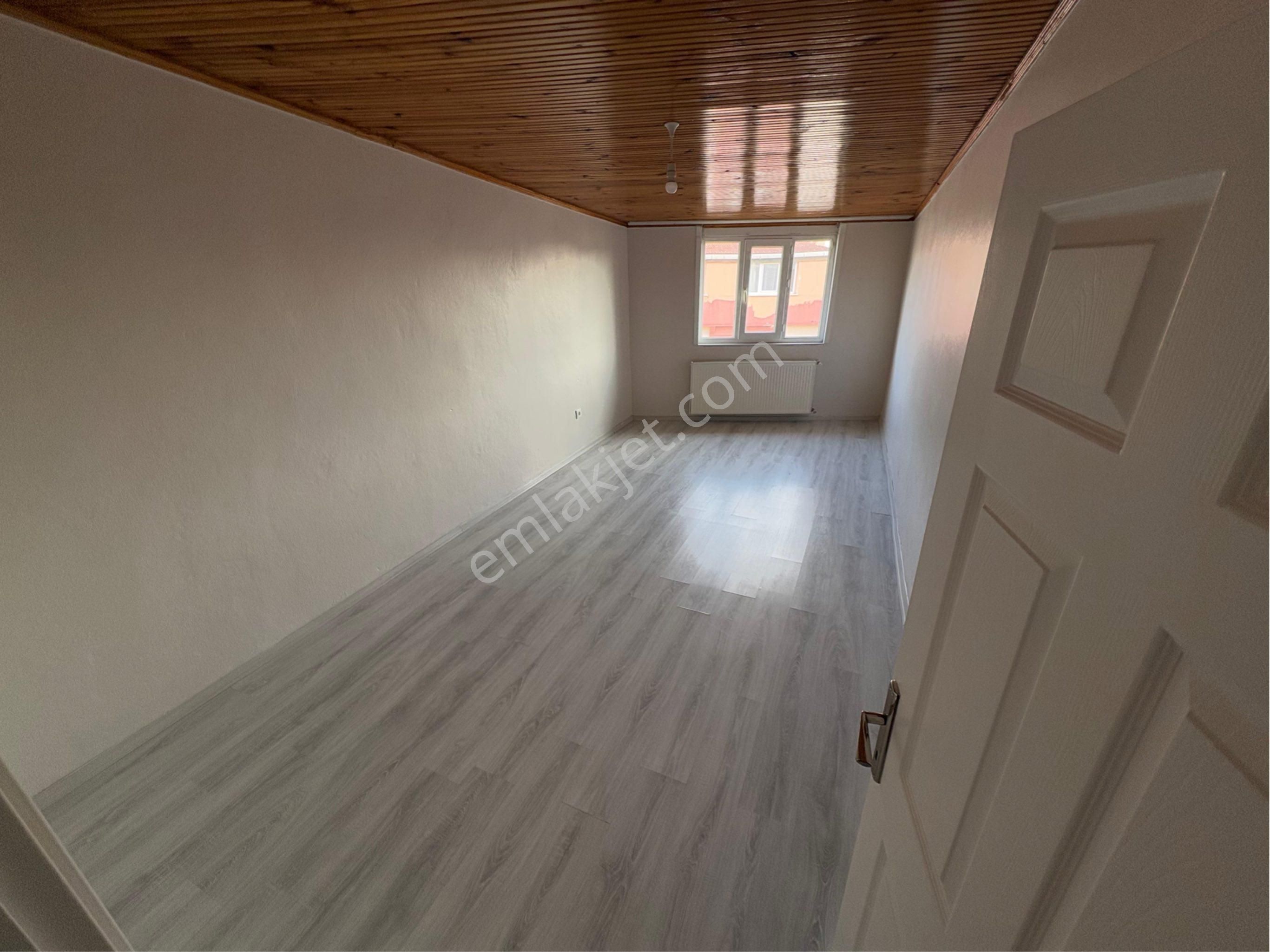 Sultangazi Esentepe Kiralık Daire 🏡esentepe Mah 2+1 80m2 Çatı Kat Kira:15.500🏡