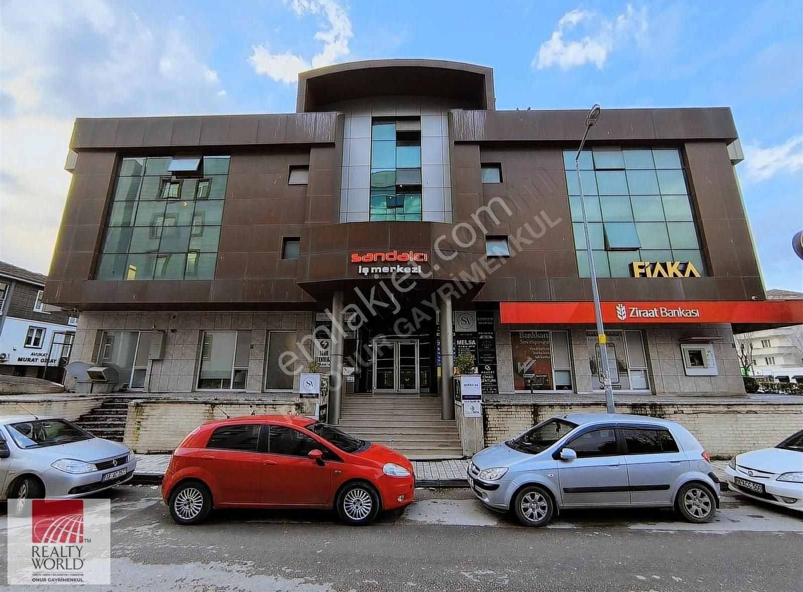 İnegöl Kemalpaşa Kiralık Ofis Burak Solmaz'dan Sandalcılar İş Merkezin'de 110 M2 Kiralık Ofis