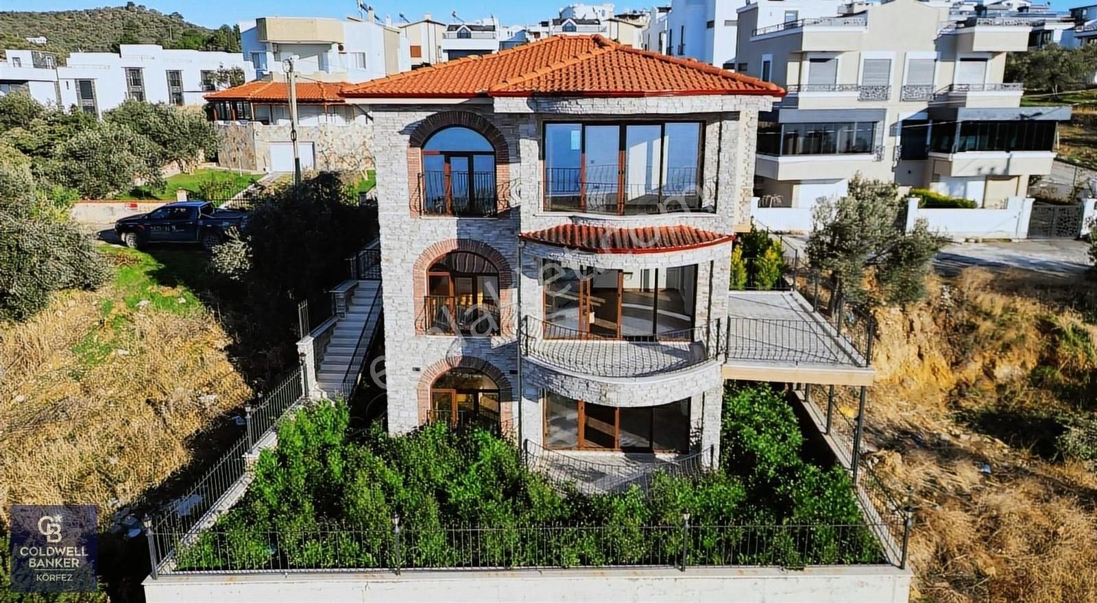 Burhaniye Pelitköy Satılık Villa Denize Sıfır Kapanmayacak Manzaralı 4+1 Müstakil Tripleks Villa