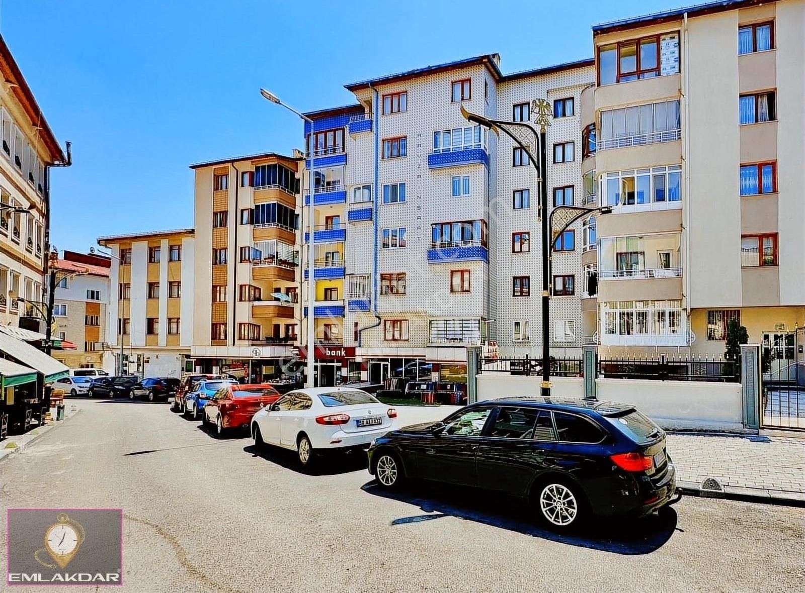 Sivas Merkez Cami-İ Kebir Satılık Daire Emlakdar ▀▄ ( (şehrin Merkezinde) ) 4+1 Ara Kat 149m² Daire