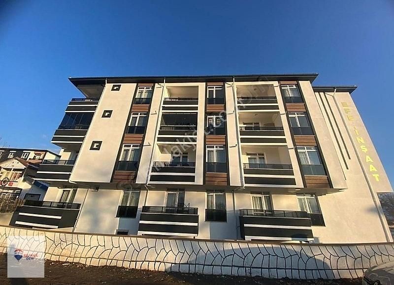 Erzincan Merkez Hocabey Satılık Daire Remaxdem Den Hocabeyde Cadde Üzeri Balkonlu Satılık 1+1 Daire