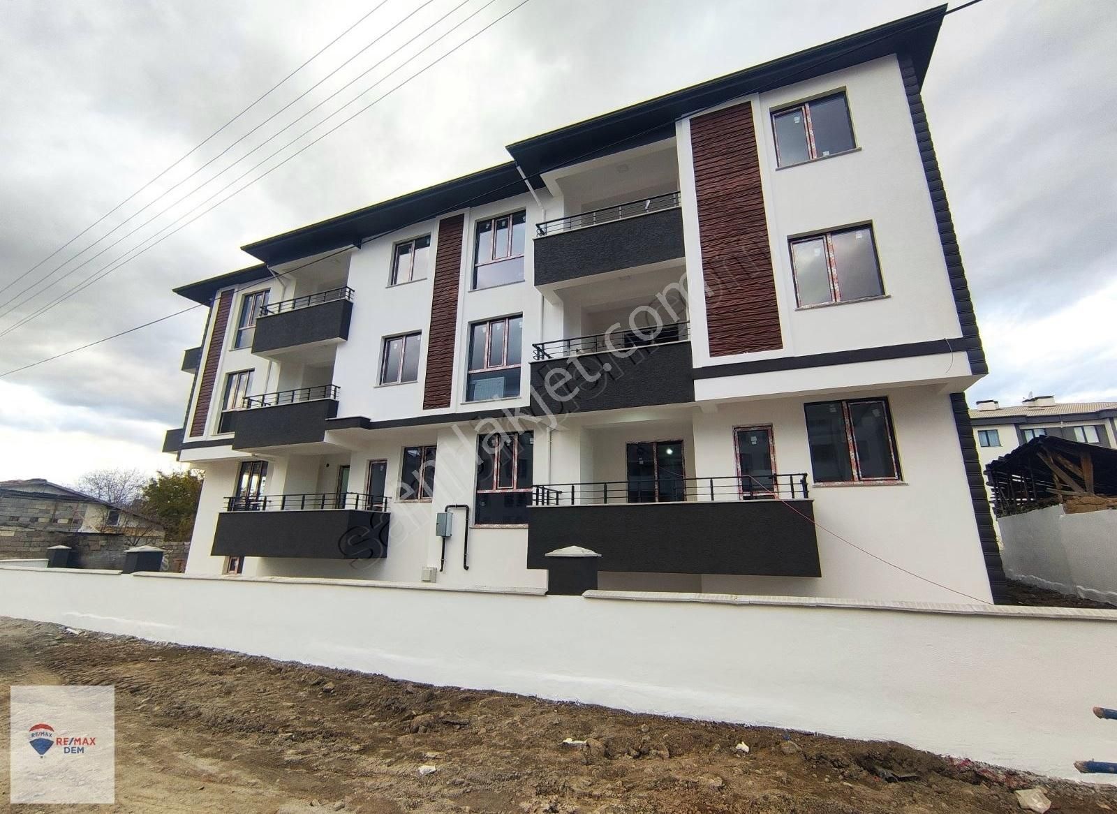 Erzincan Merkez Menderes Satılık Daire Remax Dem Den Demirkent Menderes Mah Satılık 3+1-2+1 Daireler