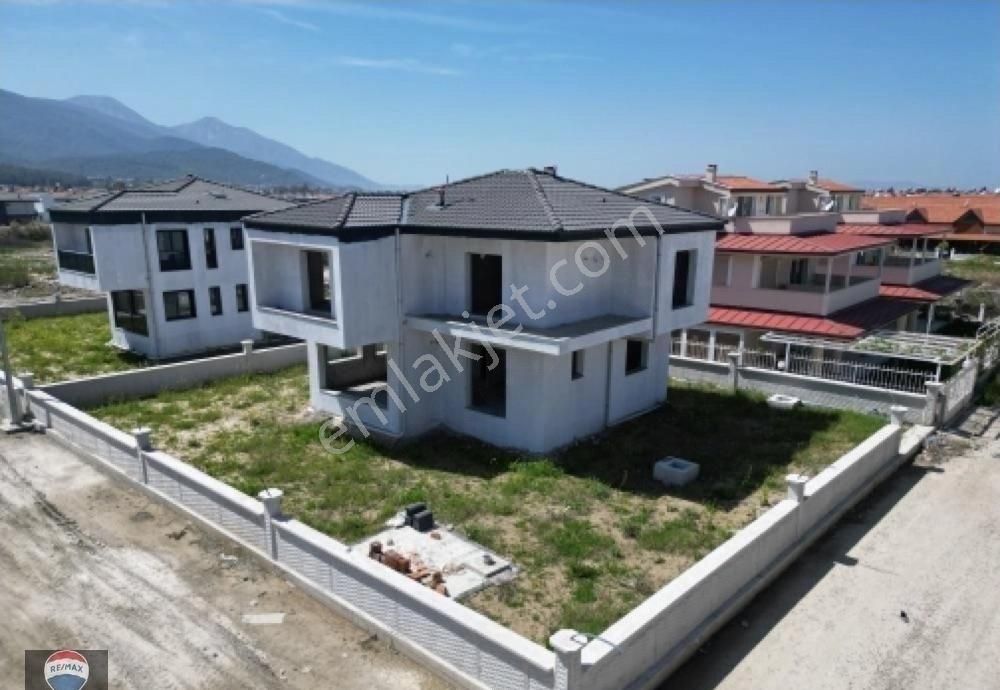 Kuşadası Güzelçamlı Satılık Villa Kuşadası Güzelçamlı'da Satılık 500 M2 Bahçeli 150 M2 Villa