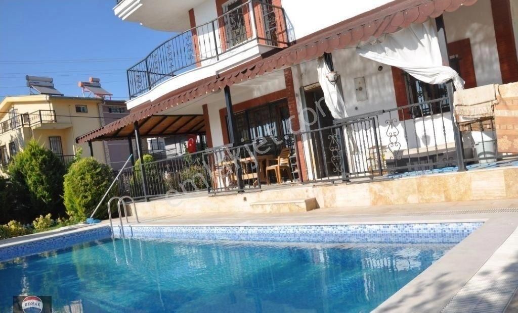 Kuşadası Karaova Satılık Müstakil Ev Kuşadasında Deniz Manzaralı Özel Havuzlu Tripleks Villa