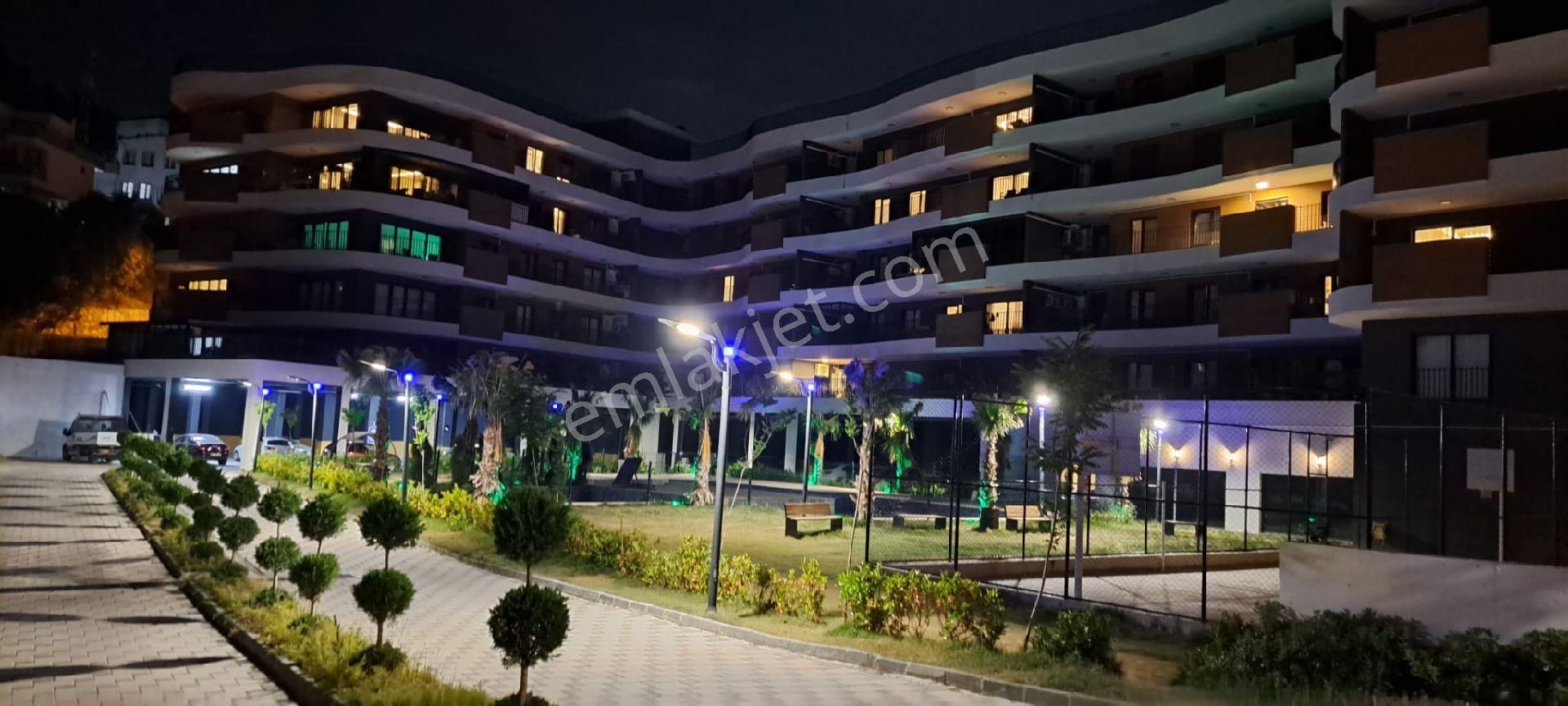 Kuşadası Merkezde Residans Havuzlu Sitede Arakat 3+1 145m2 Doğalgazlı Lux Daire - Görsel 24