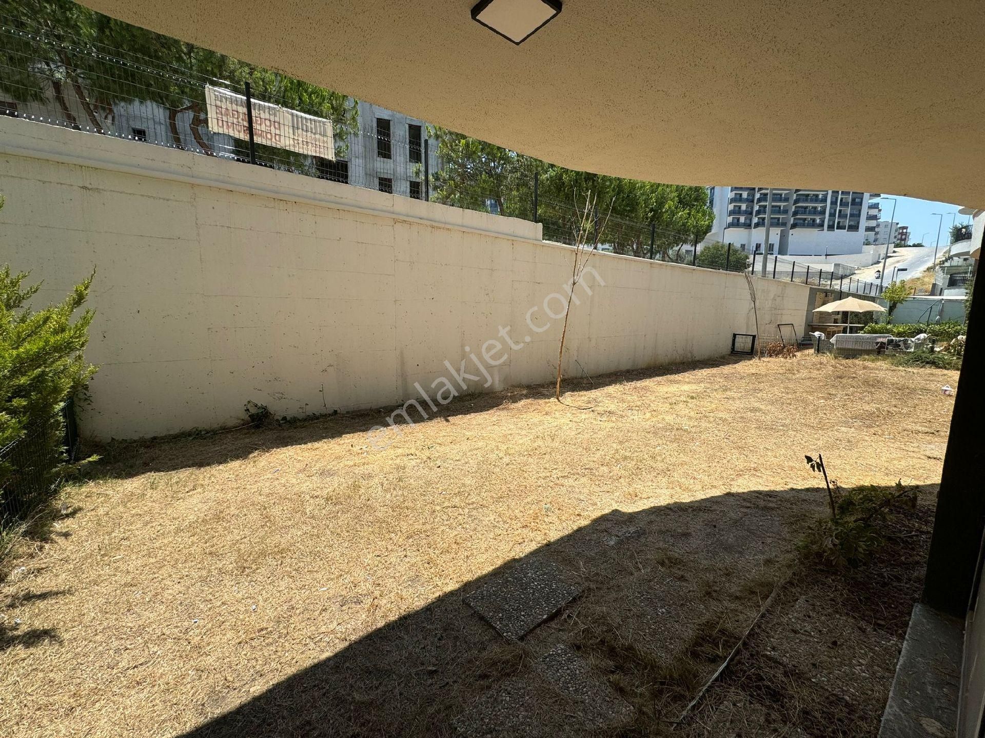 Kuşadası Merkezde Residans Havuzlu Sitede Arakat 3+1 145m2 Doğalgazlı Lux Daire - Görsel 17