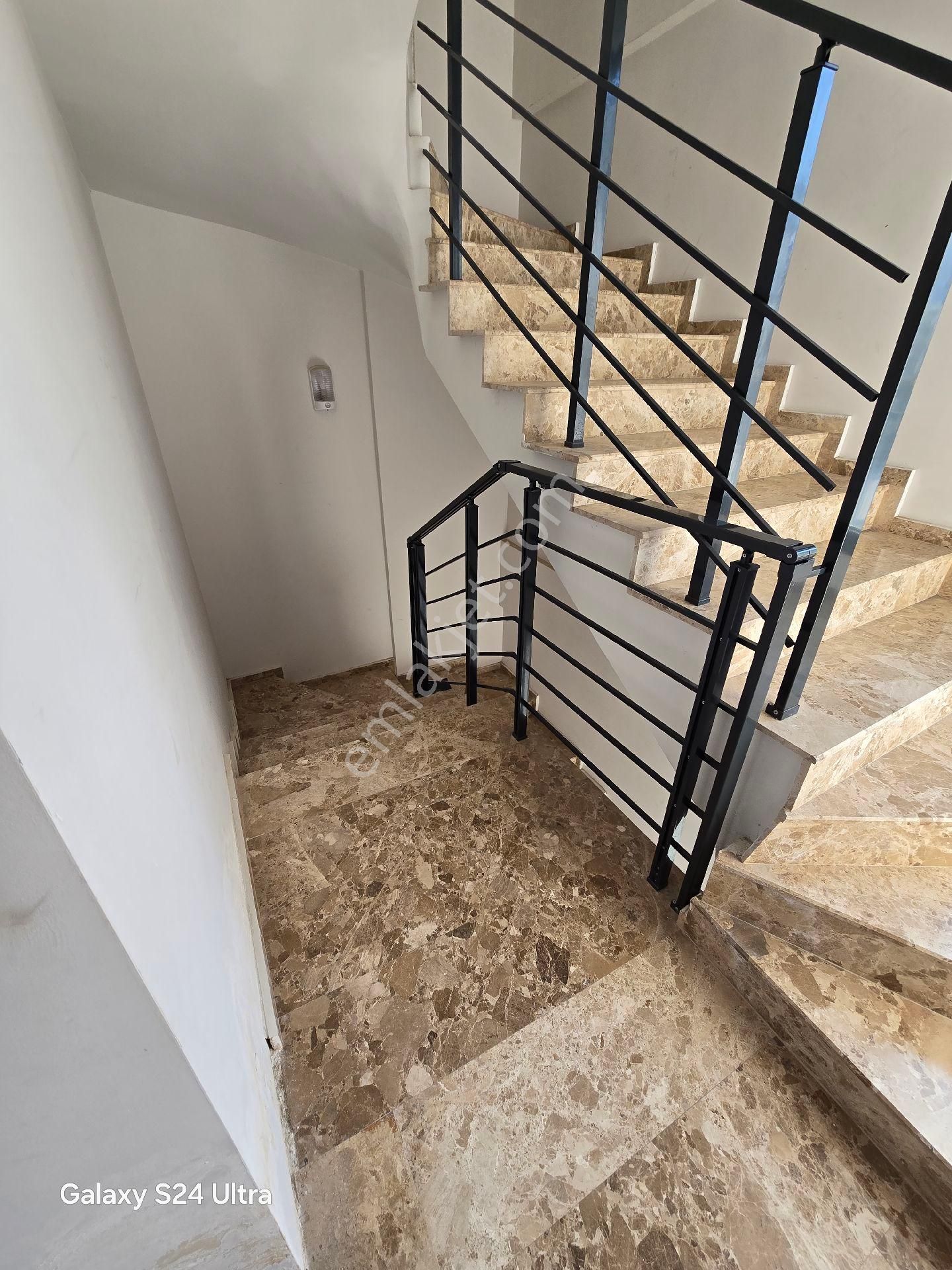 Kuşadası Merkezde Residans Havuzlu Sitede Arakat 3+1 145m2 Doğalgazlı Lux Daire - Görsel 5