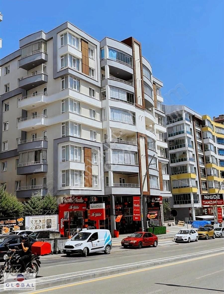 Niğde Merkez Kumluca Kiralık Daire Global Emlaktan Hastane Yakını Site İçi Kiralık 3+1 Daire