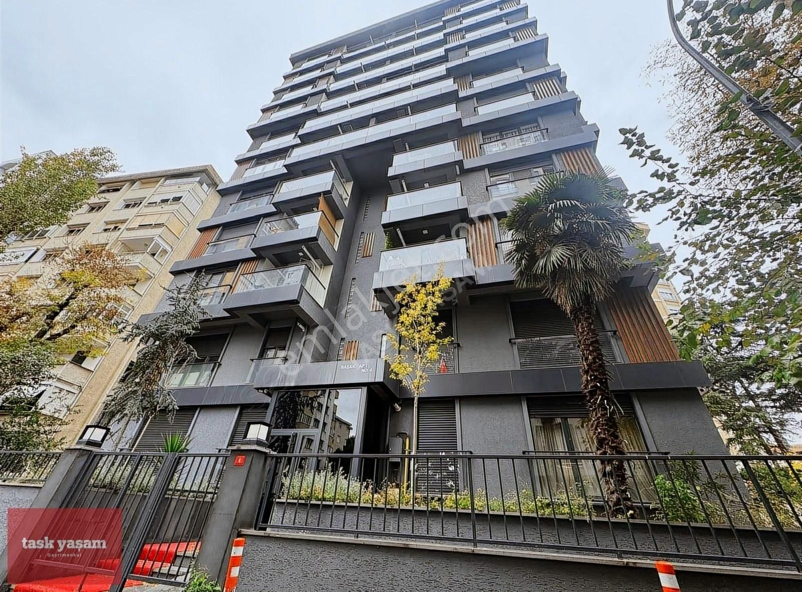 Kadıköy Erenköy Satılık Daire Erenköy Ethemefendi Caddesinde Satılık Net 170 M2 3+2 Dubleks