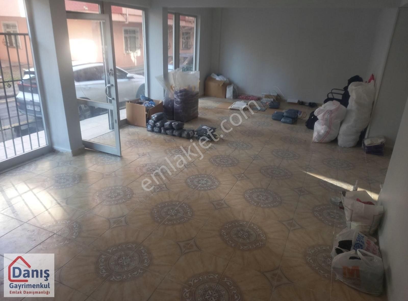 Üsküdar Bulgurlu Kiralık Depo Bulgurlu Mahallesınde Merkezı Konumda E,tıcarete Uygun Kıralık