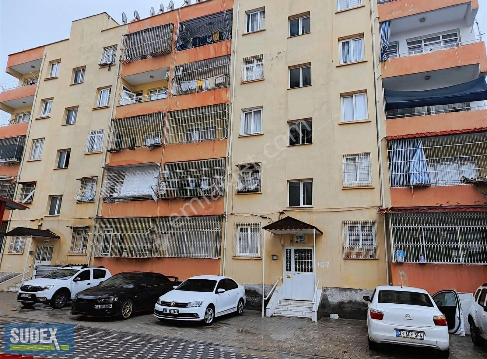 Yüreğir Karacaoğlan Satılık Daire Sudex'ten Özlem Apartmanın Da Satılık Daire