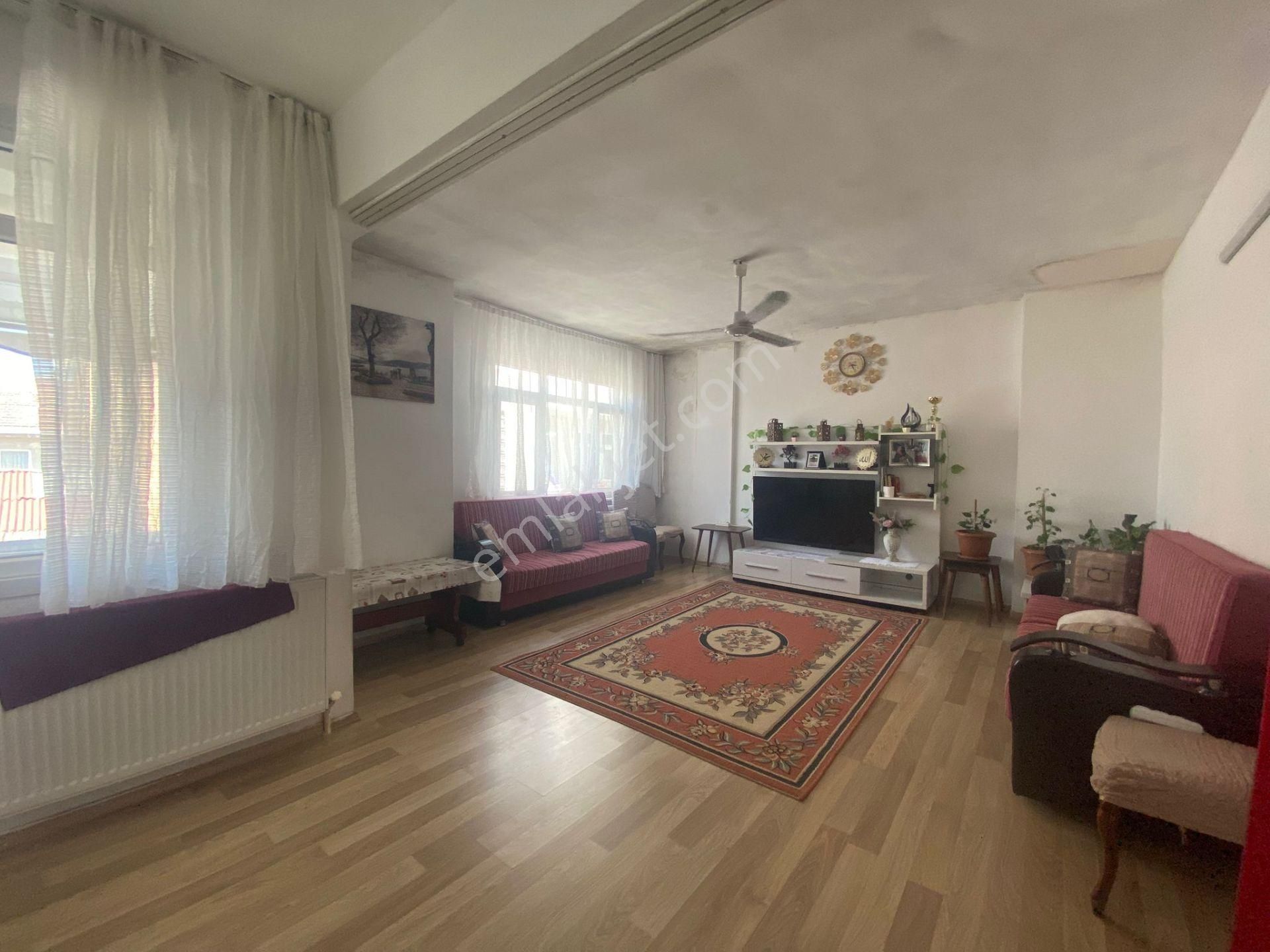 Türkiye Emlak Sancaktepe Mah 3+1 3. Kat 140m2 Daire Kod2527