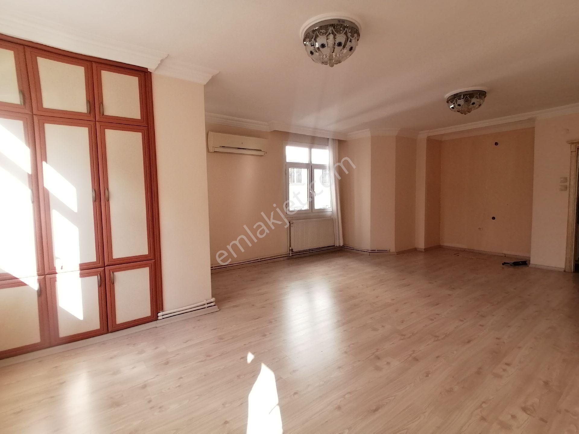 Çukurova Güzelyalı Kiralık Daire T. Özalda Güzelyalı Semt Pazarı Yanı Hasarsız 3+1 Yıllık 225 Bin