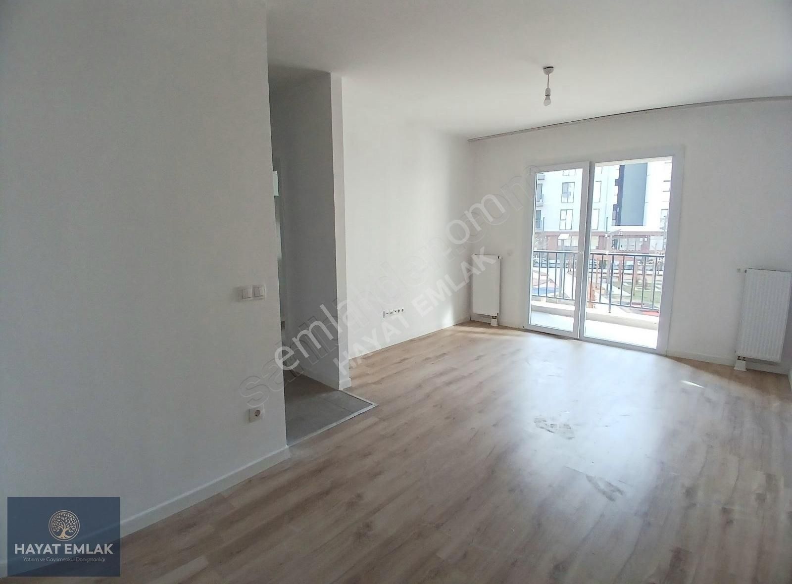 Tuzla Aydınlı Kiralık Daire Hayat Gayrımenkulden Kiptaş Konutlarında 2+1 Bakımlı Daire