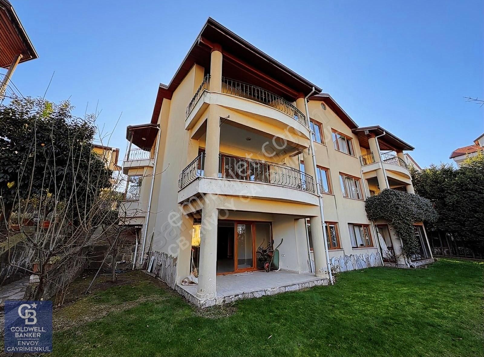 Gölcük Topçular Satılık Villa Cb Envoy'dan Topçular'da Deniz Manzaralı Site İçi Tripleks Villa