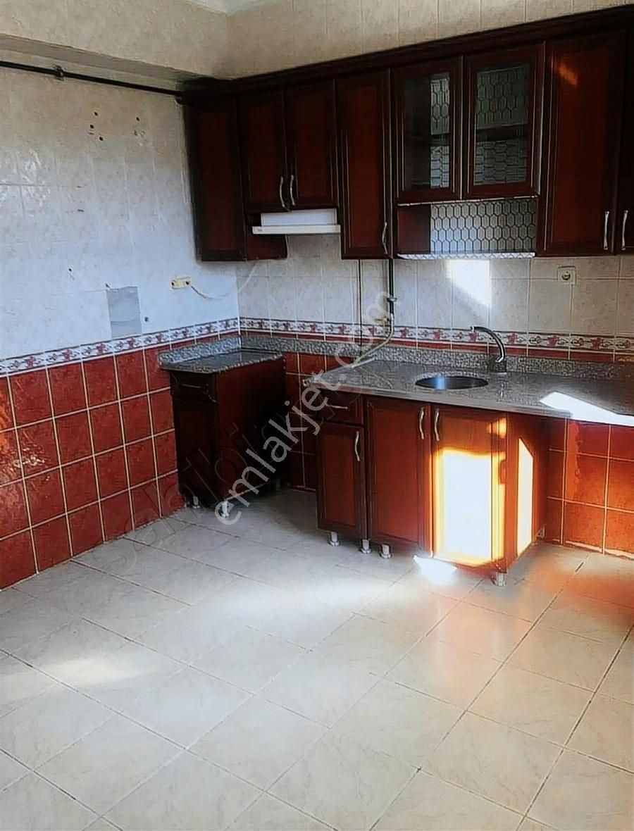 Bağlar Bağcılar Kiralık Daire Safir Emlak'tan Ceylan Avm Karşısında 3+1 Kiralık Daire