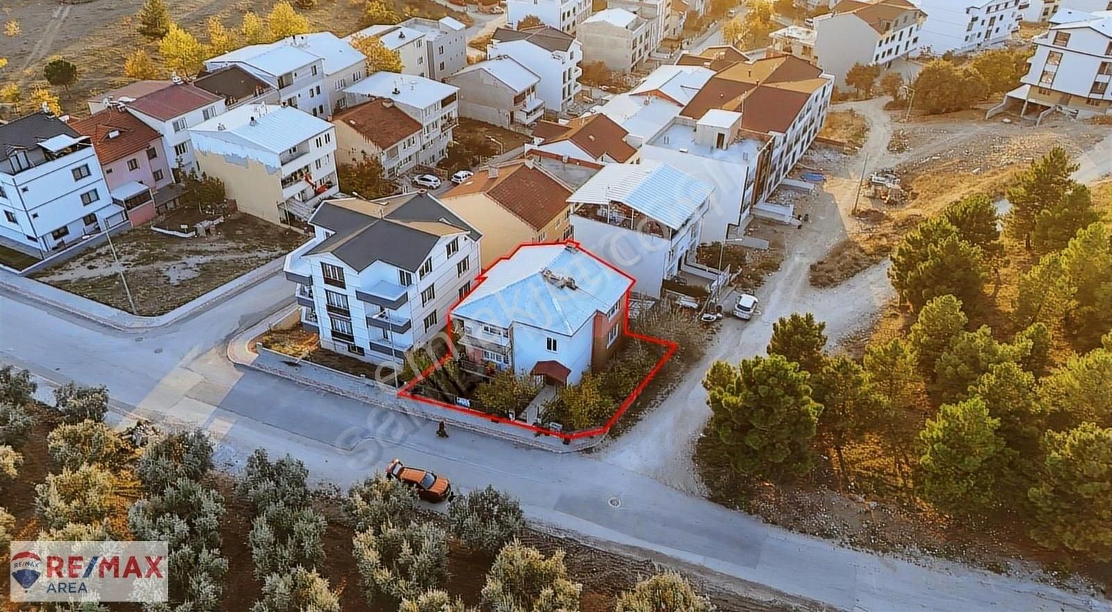 Osmangazi Yunuseli Satılık Bina Remax Area Dan Yunuselinde Komple Satılık 3 Katlı Bina Ve Arsası