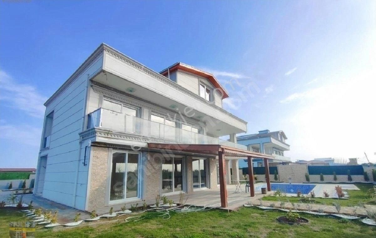 Sarıçam Bayram Hacılı Satılık Villa Amaç'tan Bayramhacılı'da Göl Manz 7+1 Havuzlu Villa