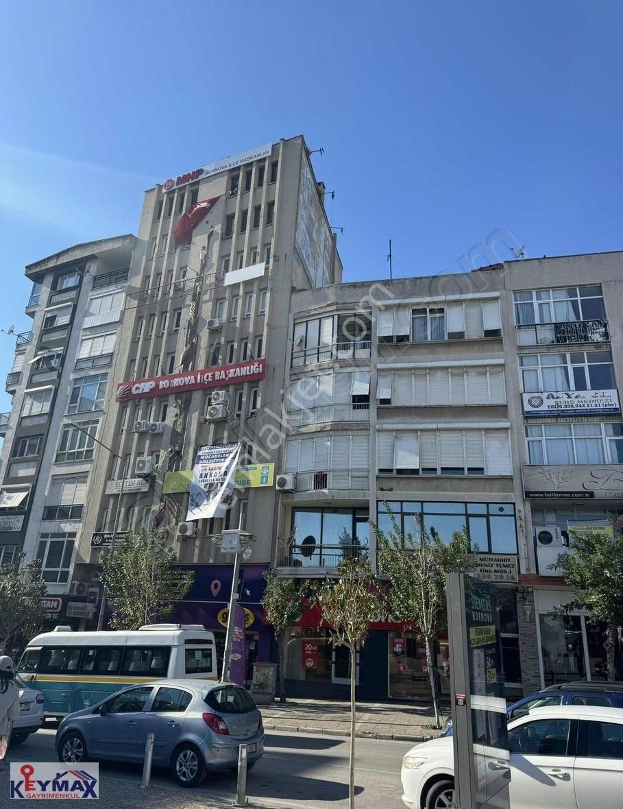 Bornova Erzene Kiralık Ofis Bornova Merkezde Meydana Bakan İşmerkezin'de 1+0 35 M2 Büro Ofis