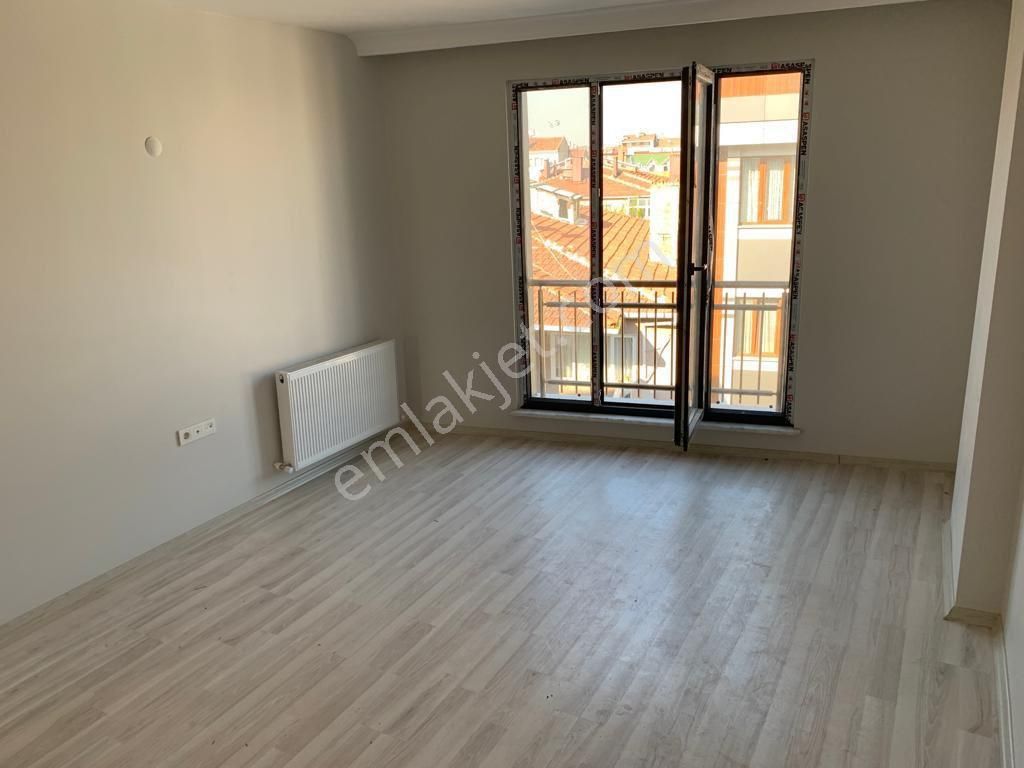 Cevatpaşa Millet Caddesi Cadde Üstü 3 Yıllık Dubleks Daire