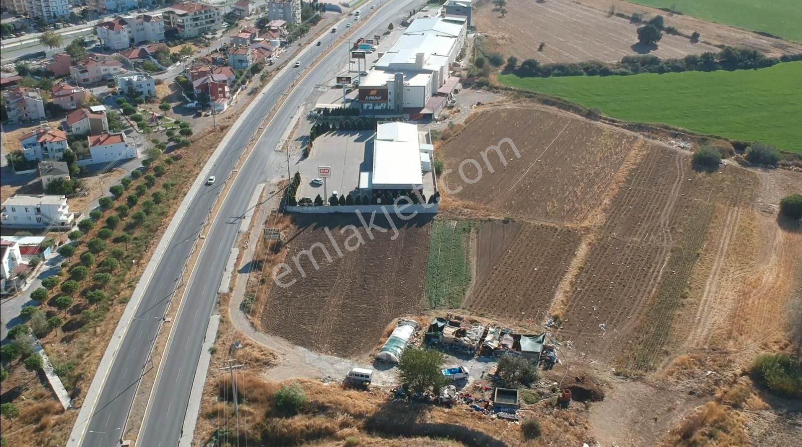 Burhaniye Çoruk Satılık Ticari İmarlı Burhaniye De Satılık 17,600 Metre Kare Ticari İmarlı Arsa.yola 85 Metre Cepheli