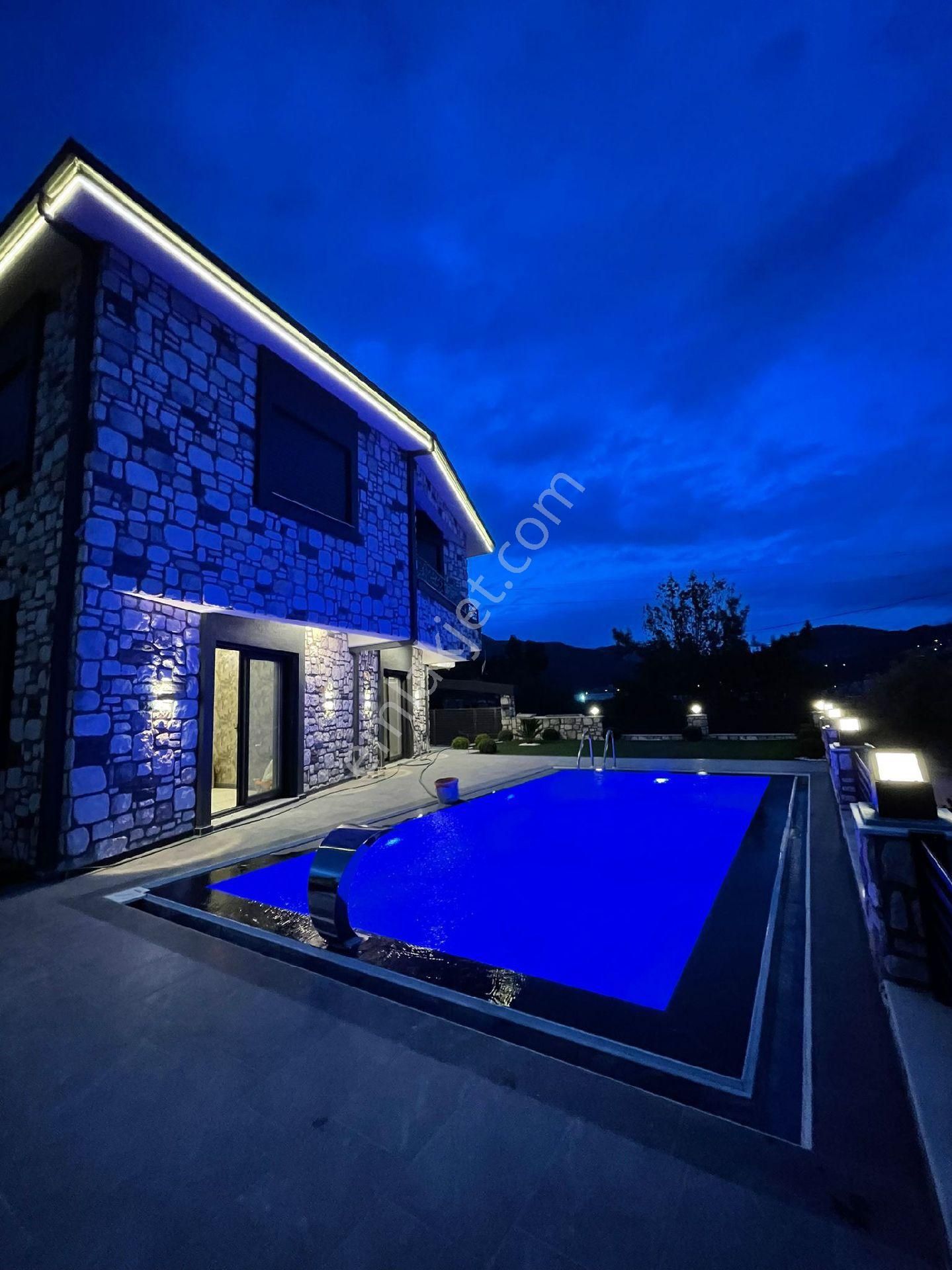 Master Emlak Tan Yüzme Havuzlu Villa - Görsel 2