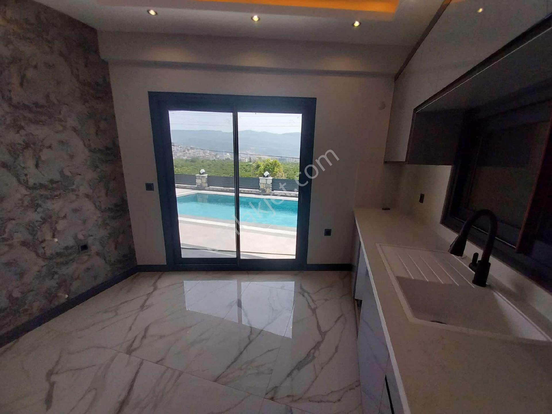 Master Emlak Tan Yüzme Havuzlu Villa - Görsel 15