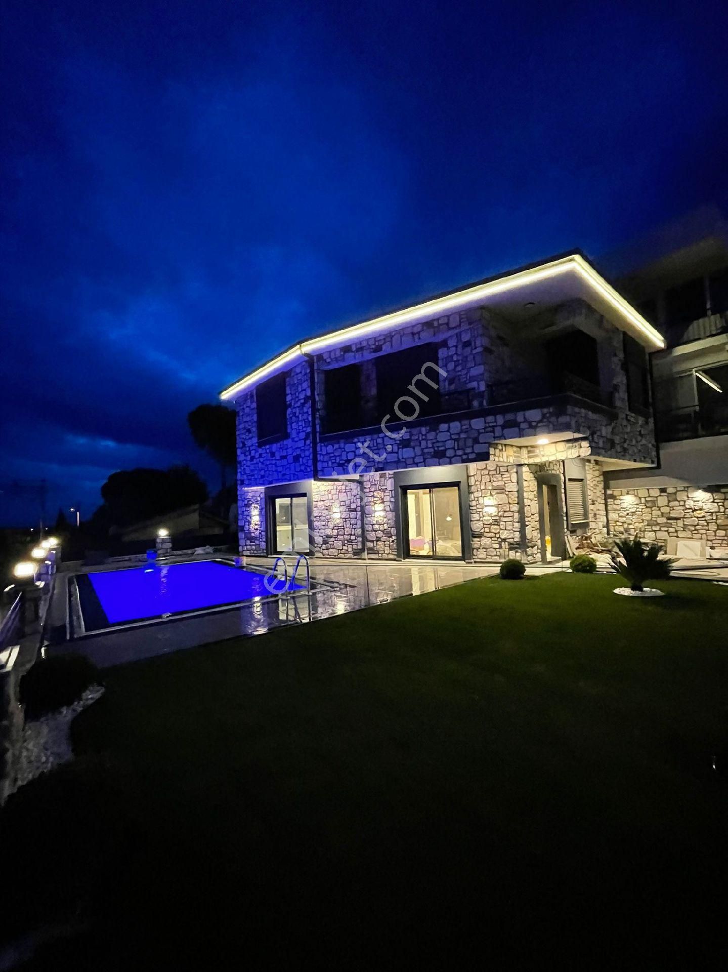 Master Emlak Tan Yüzme Havuzlu Villa - Görsel 3