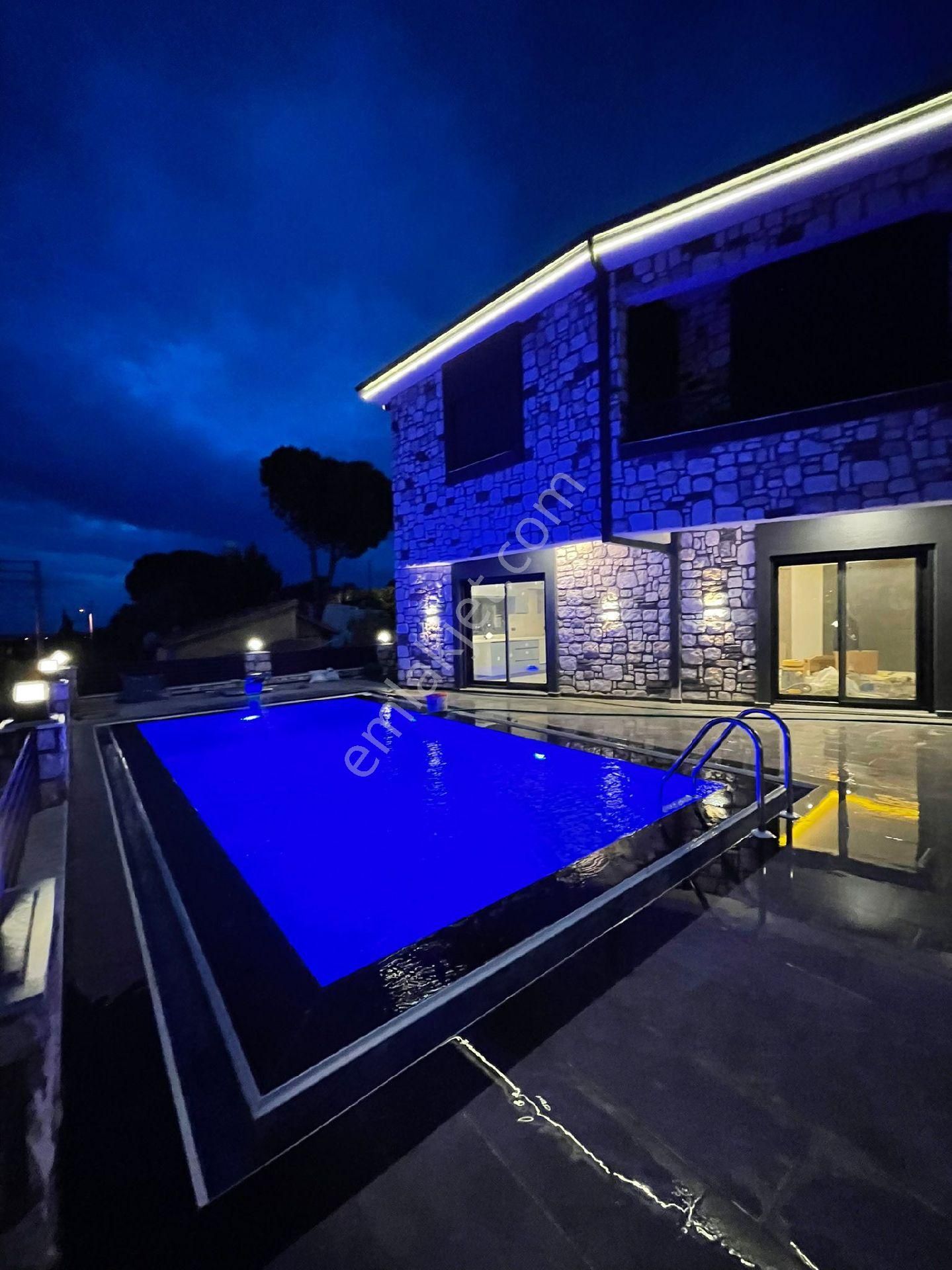 Master Emlak Tan Yüzme Havuzlu Villa - Görsel 6