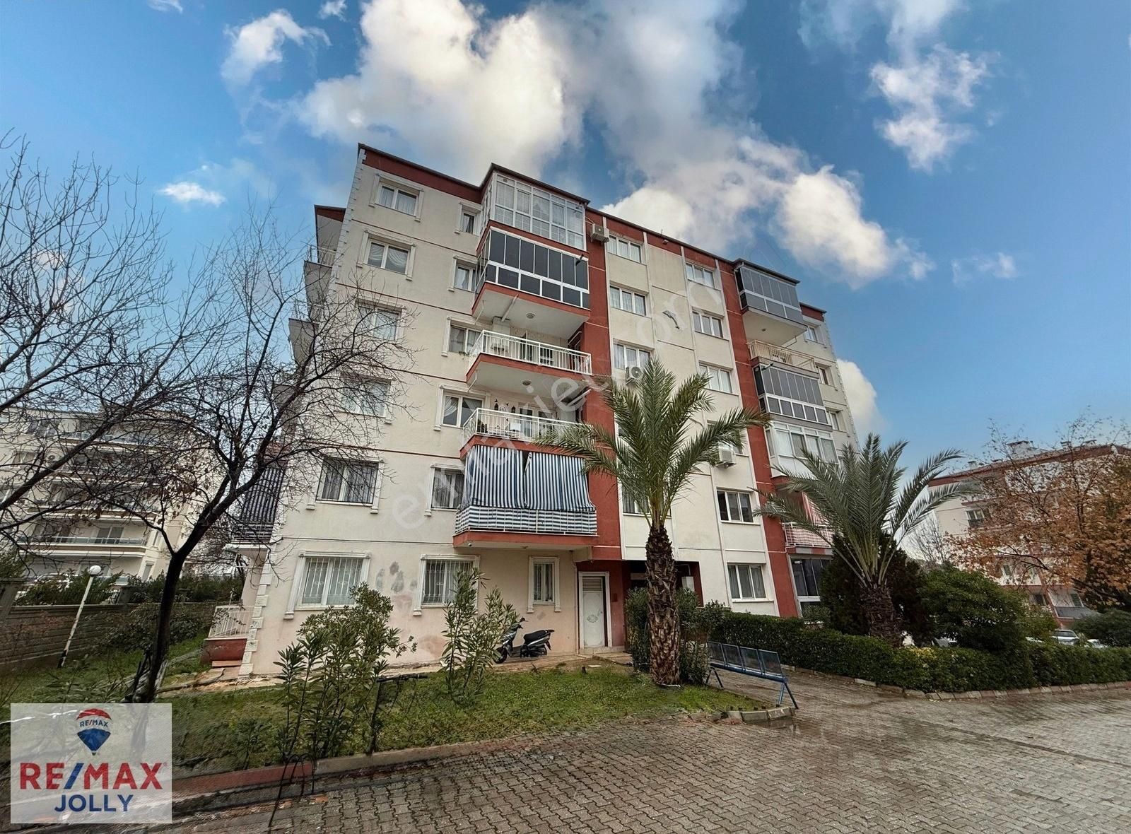 Torbalı İnönü Satılık Daire Ayrancılar Nebioğlu Sitesinde Satılık 3+1 | Otopark | Asansör