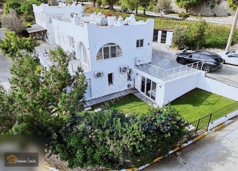 Bodrum Turgutreis Satılık Villa Akyarlar Nağme Sitesinde Satılık Müştemilatlı Bahçeli 4+1 Villa