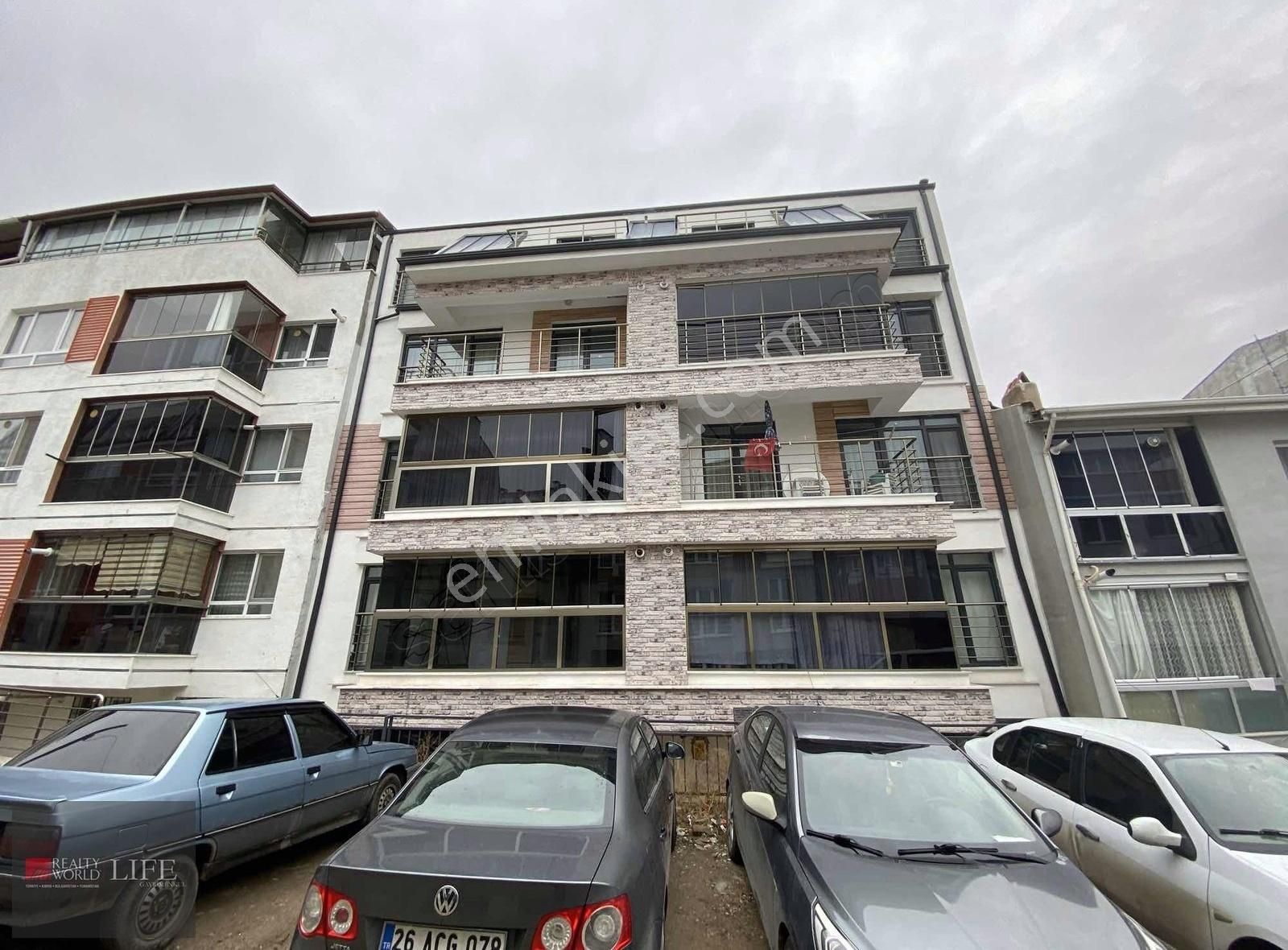 Odunpazarı Yıldıztepe Satılık Daire Rw Lıfe// Yıldıztepe Mh Ara Kat Geniş 130 M2 3+1 Satılık Daire