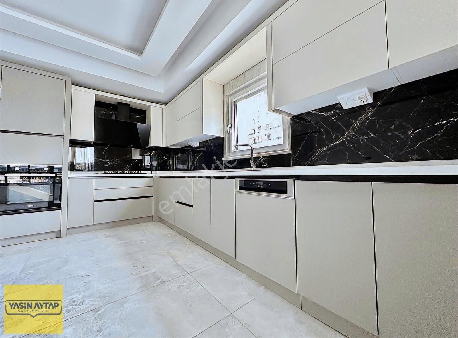 Konforun Yeni Adresi: Şefikcan'da 4+1 210m² Satılık Lüks Daire!