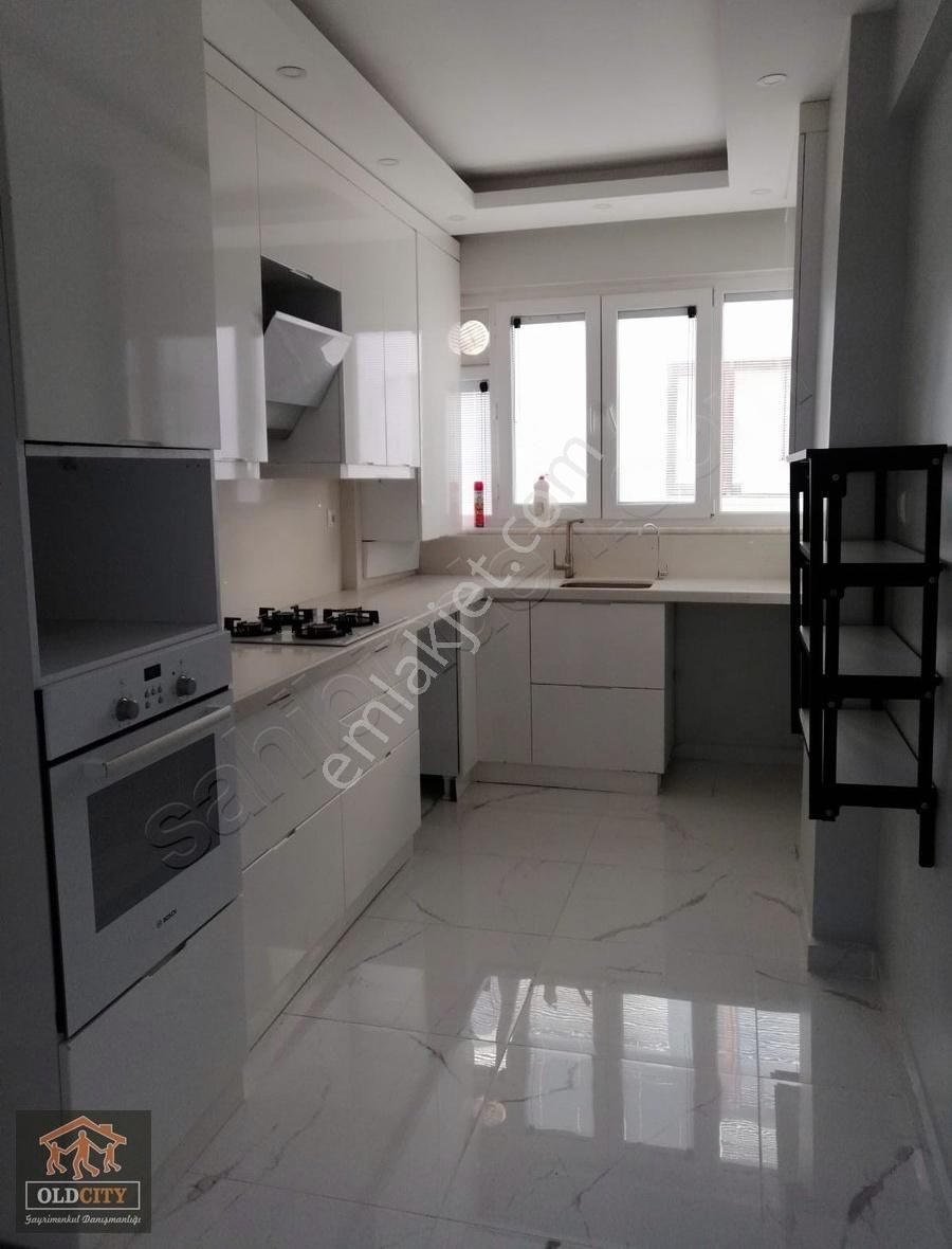 Bahçelievler Bahçelievler Kiralık Daire Bahçelievler Mah.aka Koleji Yakın 135m2 2.kat 135m2 Kombili