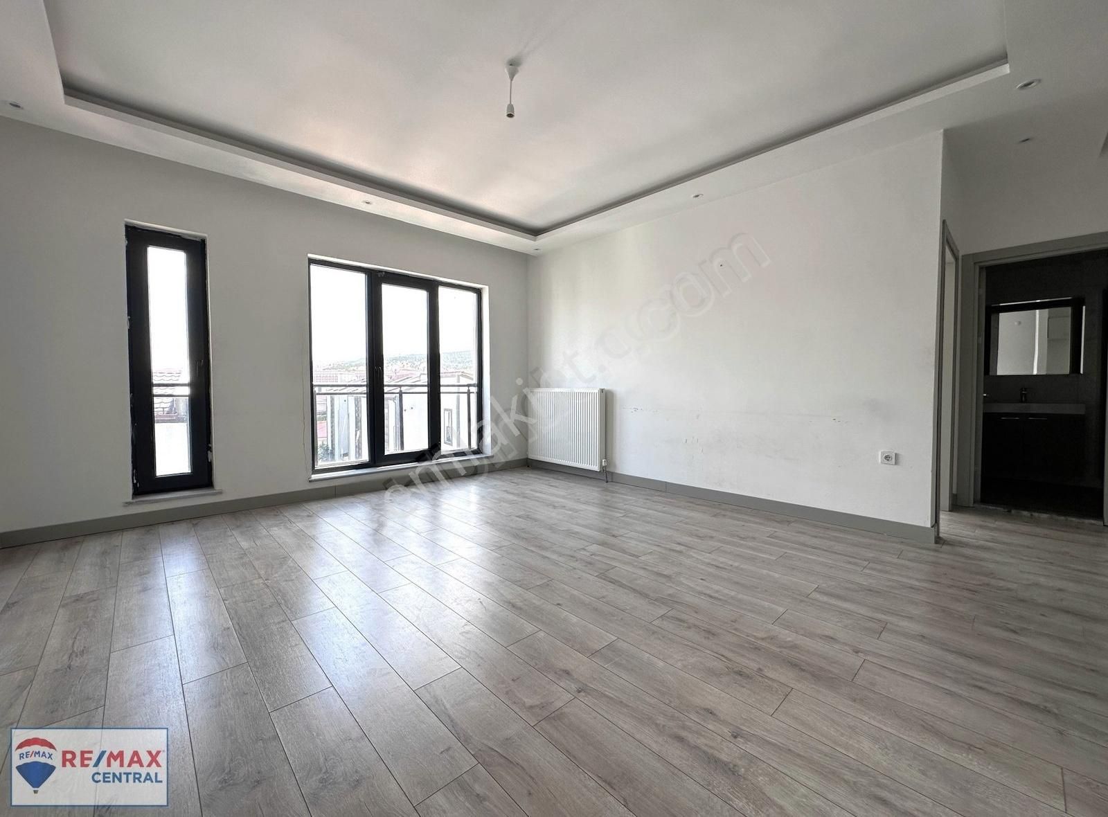 Sivas Merkez Eğriköprü Kiralık Daire Remax Central'dan Üniversite Bölgesinde 1+1 Eşyasız Kiralık