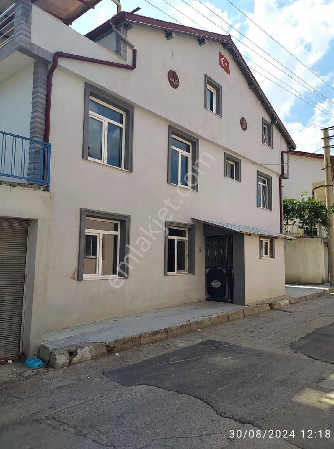 Isparta Merkez Zafer Satılık Daire Isparta Zafer Mahallesinde Satılık 3+1 Giriş Katı Satılık Daire