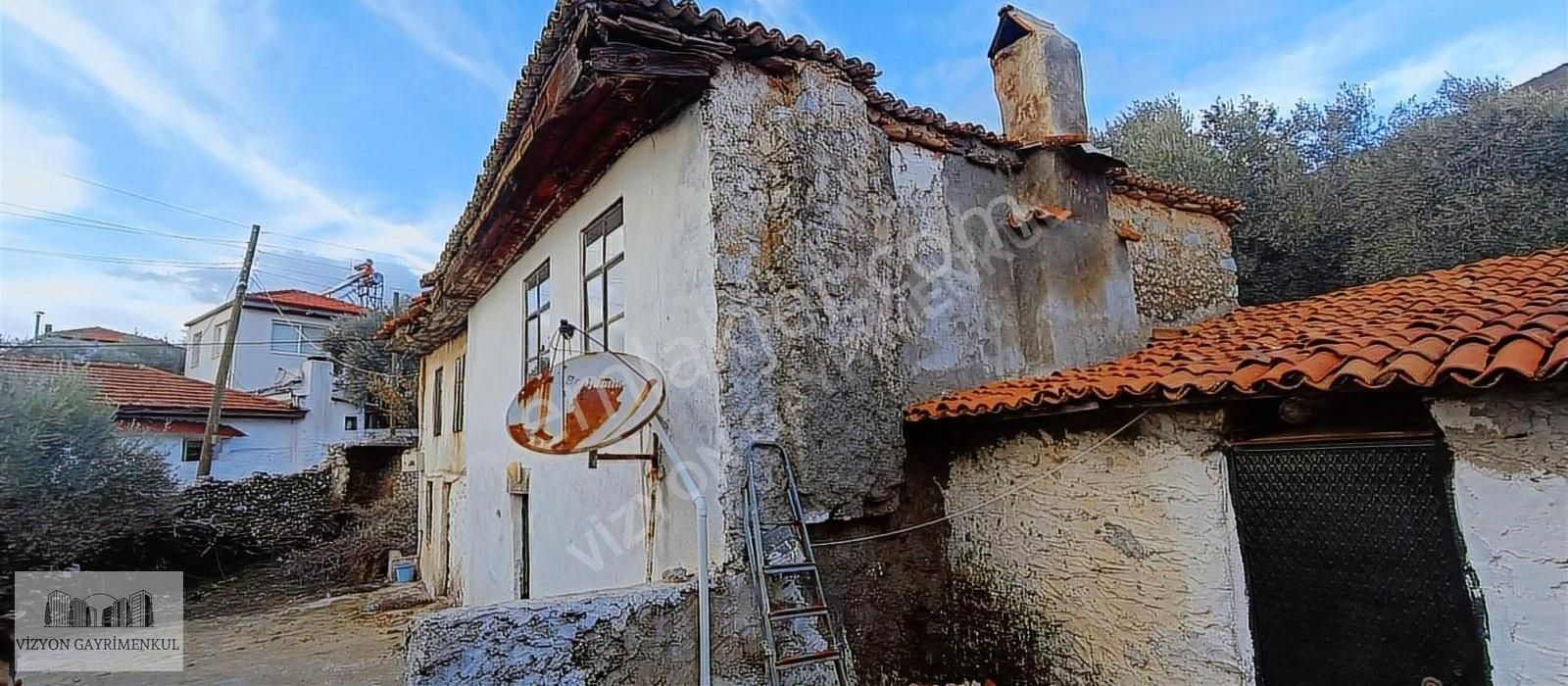 Menteşe Akkaya Satılık Konut İmarlı Fırsat!! Akkaya'da Satılık İçerisinde İki Taş Ev Bulunan Arsa