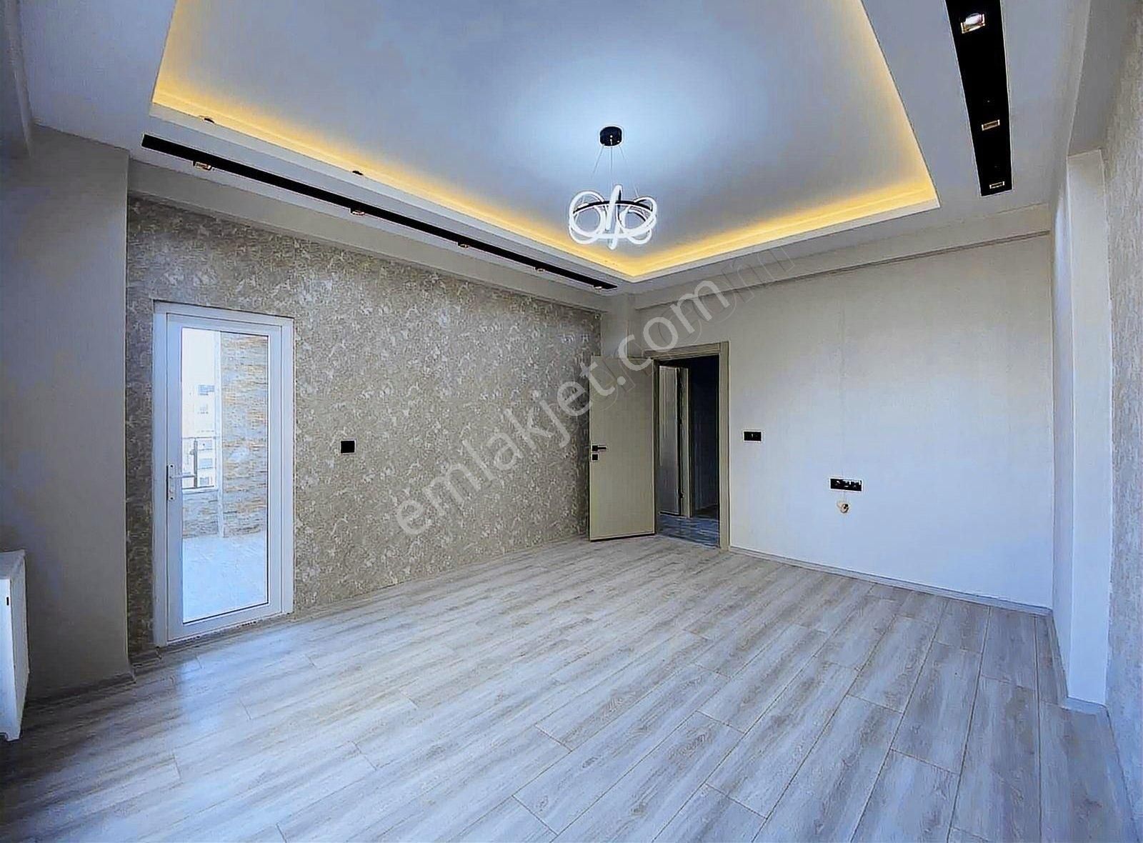 Cadde 17 Emlaktan Satılık 2+1 Sıfır Son Kat Daire