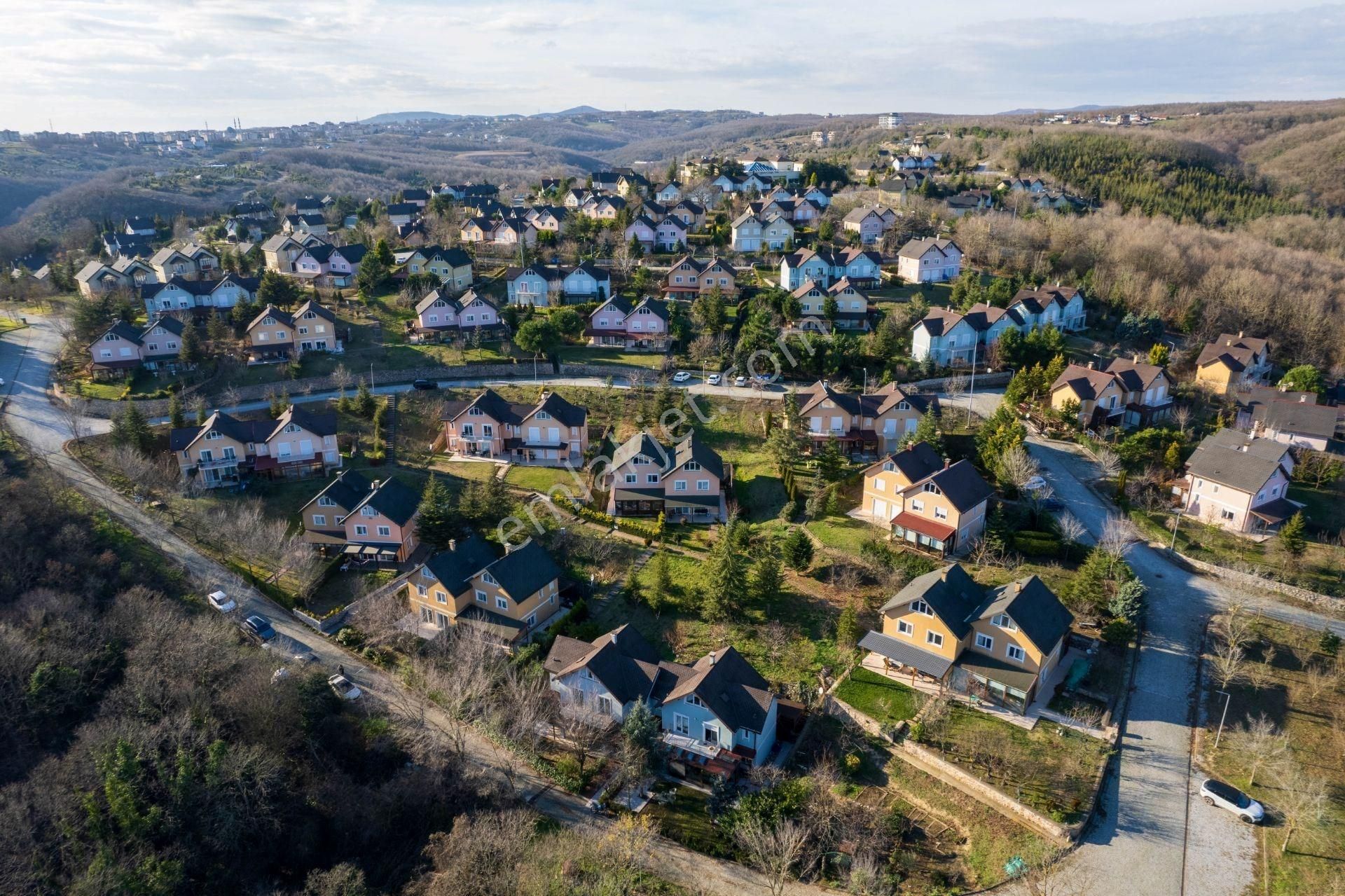 Körfez İlimtepe Satılık Villa İlimtepe Atakent Sitesinde Satılık Eşyalı Çatı Piyesli Villa